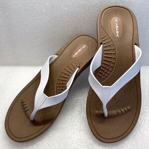 ⭐️OKABASHI White Thong Sandals 🩴 Size Medium ( 6.5-7.5)